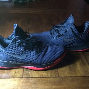 Lebron witness 3 black and university red